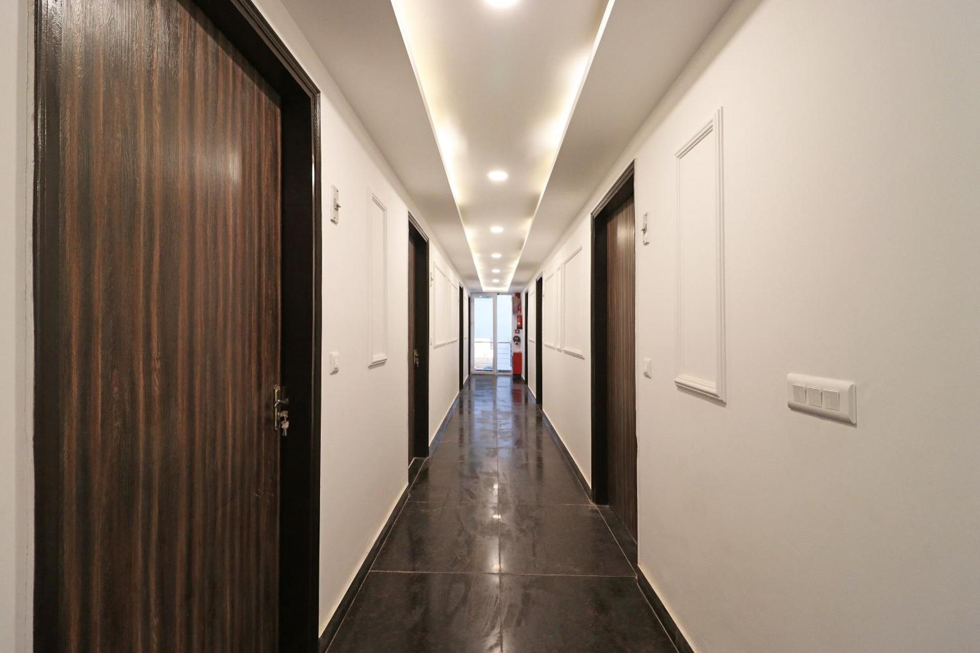 Hotel O Aamara Нью-Дели Экстерьер фото