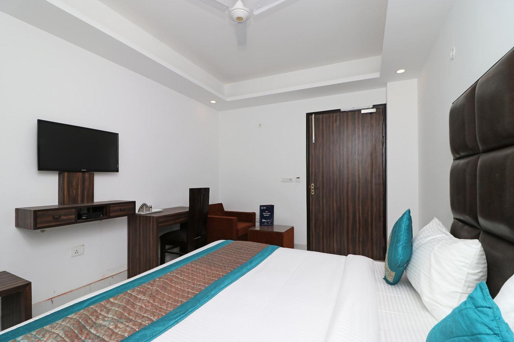 Hotel O Aamara Нью-Дели Экстерьер фото