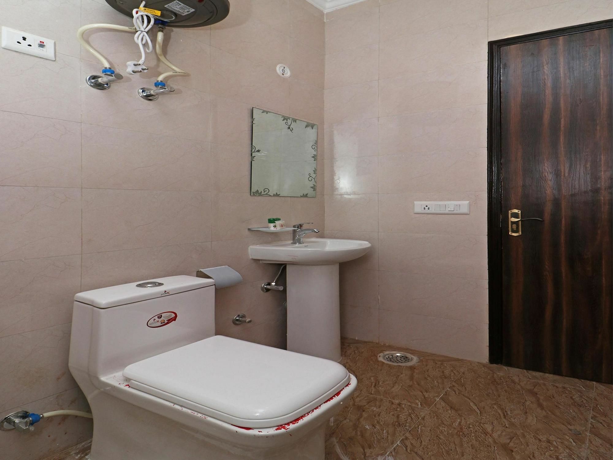 Hotel O Aamara Нью-Дели Экстерьер фото